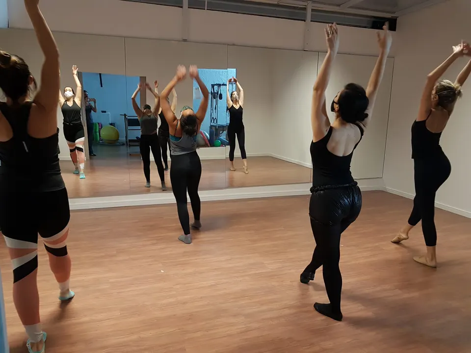 Dança contemporânea no Studio Maruki
